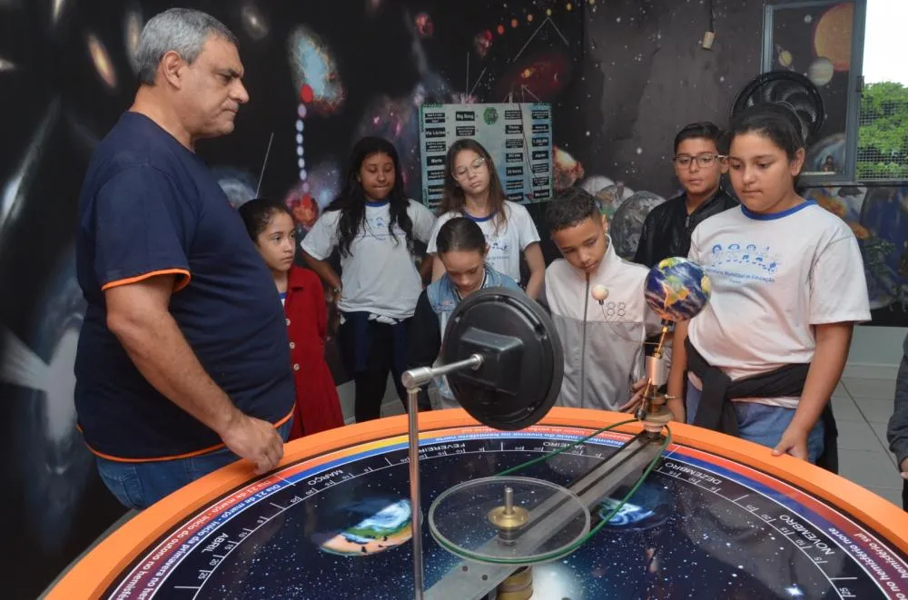Alunos do 5º Ano exploram o mundo da ciência em visita ao Espaço de Difusão Científica