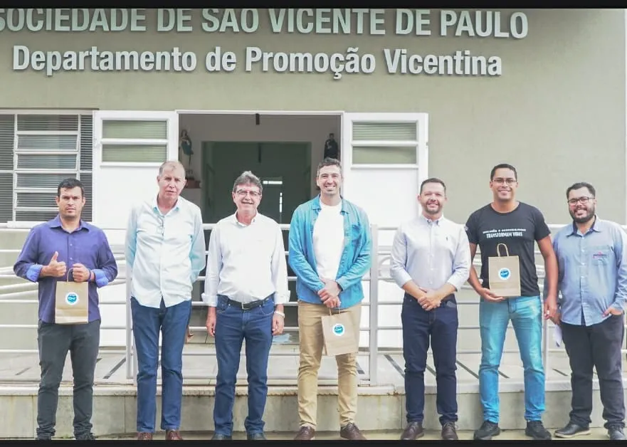 Comitiva da Câmara visita Lar São Vicente e se compromete a ajudar entidade