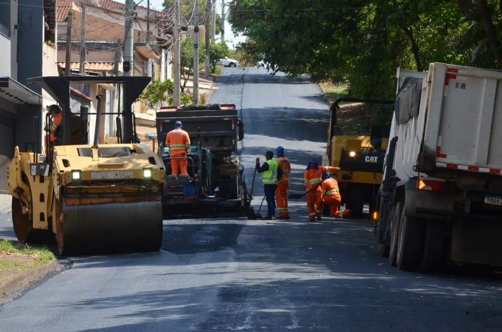 Programa ‘Asfalto Novo’ avança com recapeamento no Jardim Ângela Rosa