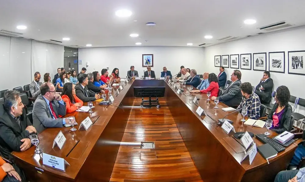 Centrais sindicais pedem isenção de Imposto de Renda sobre PLR