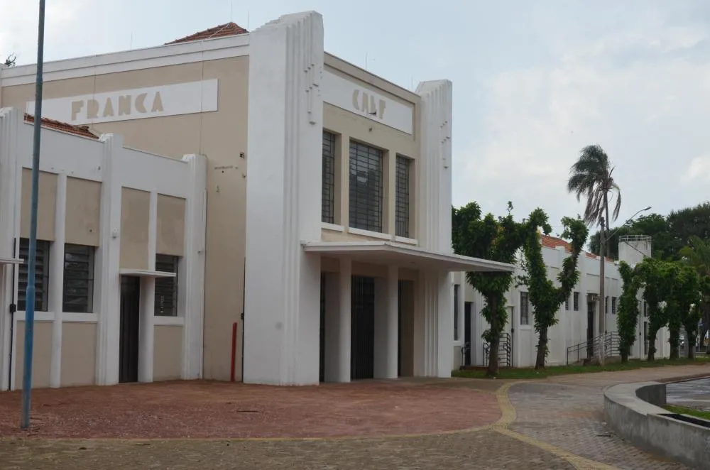 Prefeitura faz plantão na Mogiana para interessados em boxes do novo Mercado Municipal