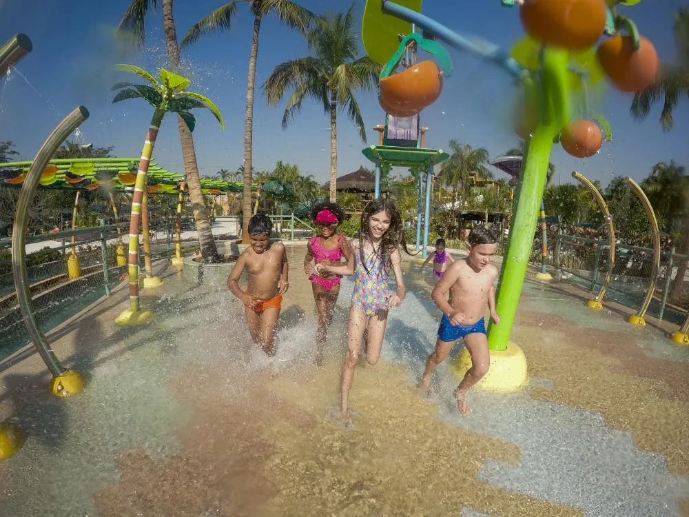 Diversão em dobro em outubro no Hot Beach com Dia das Crianças e Halloween