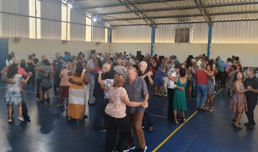  “Forrozeiros animam ‘Café com Arte’ com muito forró e sertanejo em Franca”