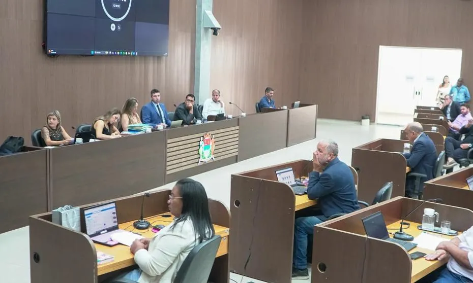 Câmara de Franca cria comissão para fiscalizar condições de trabalho de servidores e aprova lei contra vandalismo