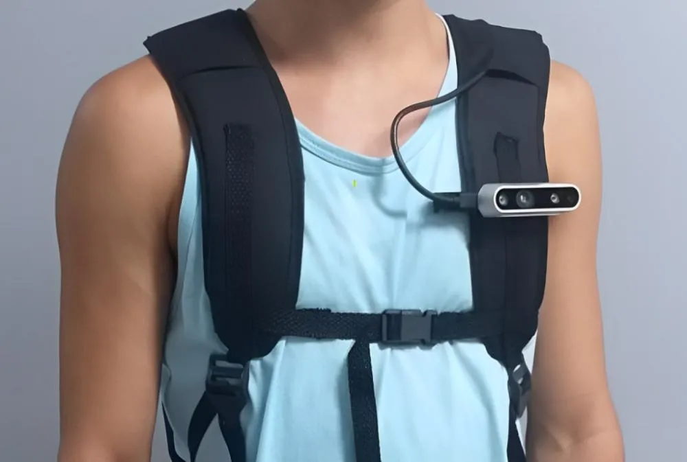 Os componentes são armazenados na mochila, que pode ser utilizada também para o transporte de pertences do usuário. Foto: Divulgação/Fapesp