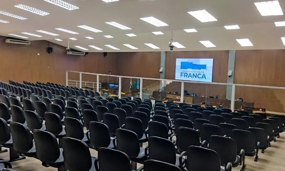 Câmara de Franca vota projetos de inclusão digital, novos cargos públicos e ampliação da assistência social