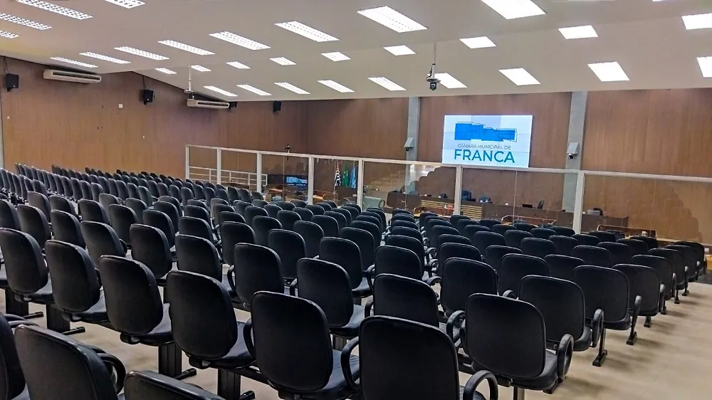 Câmara de Franca vota projetos para reforçar iluminação pública e segurança nas escolas