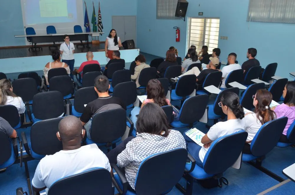 Secretaria de Saúde realiza capacitação com agentes sobre dengue em Franca