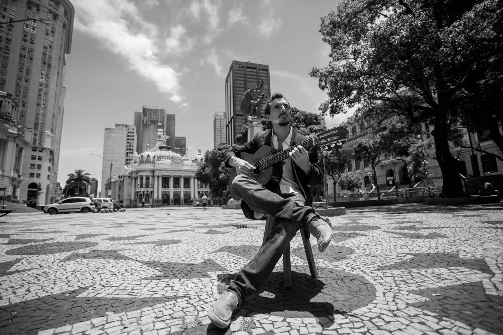 Violonista e compositor francano Iuri Bittar lança música ‘Três Colinas’ em homenagem aos 200 anos de Franca na quinta, dia 28 