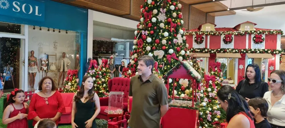 Franca Shopping inaugura decoração e recebe Papai Noel com espetáculo na tarde deste domingo