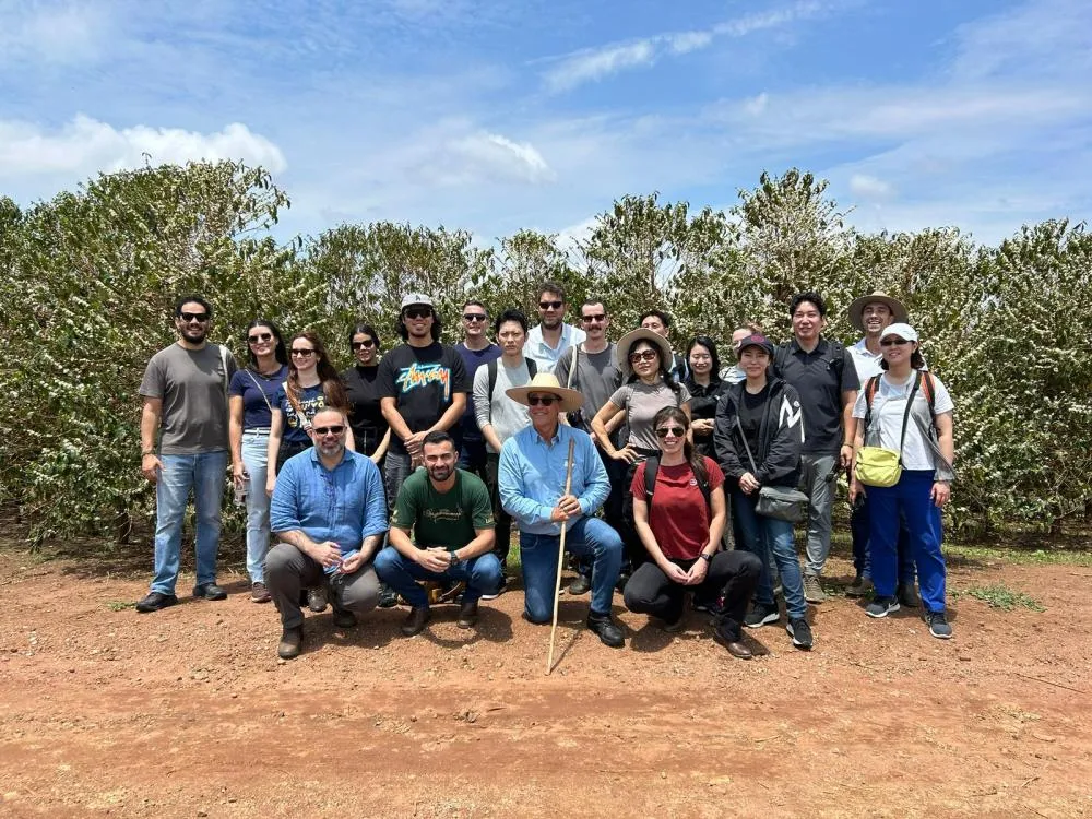 Café da Alta Mogiana atrai produtores internacionais em visita técnica à Fazenda Bom Jesus, sede do Café Labareda