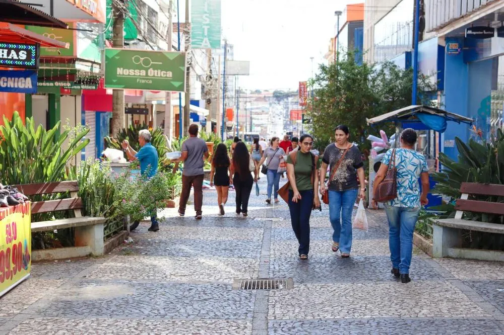 Comércio de Franca deve movimentar até R$ 56,1 milhões no Natal, diz IE-ACIF