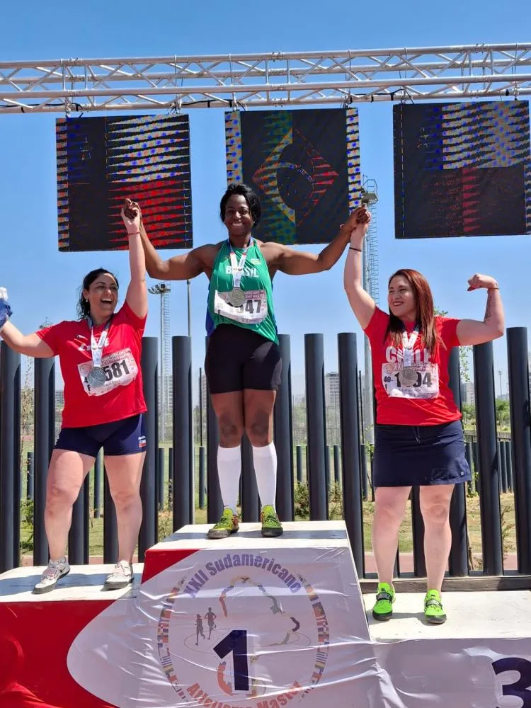 Atleta de Franca conquista ouro e quebra recorde sul-americano no arremesso de peso no Chile