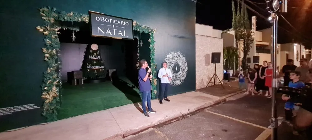 Luzes, música e público marcam inauguração do Natal Iluminado do Boticário na região central