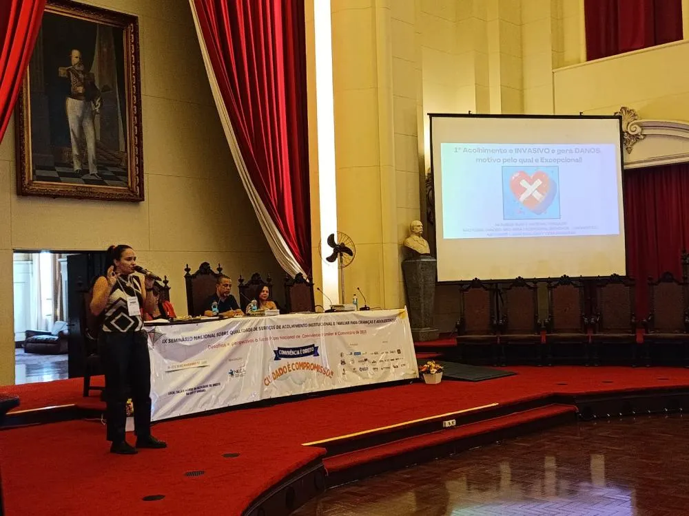 Franca apresenta experiências em acolhimento infantil durante seminário nacional na USP