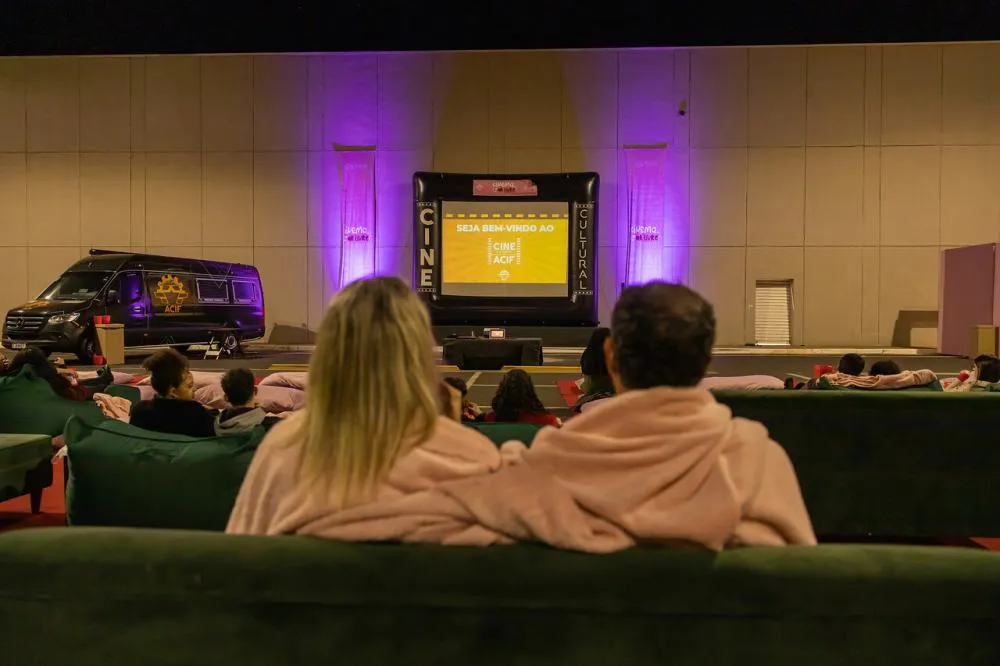 Cine ao Ar Livre no Franca Shopping: Uma Noite Romântica para Celebrar o Dia dos Namorados