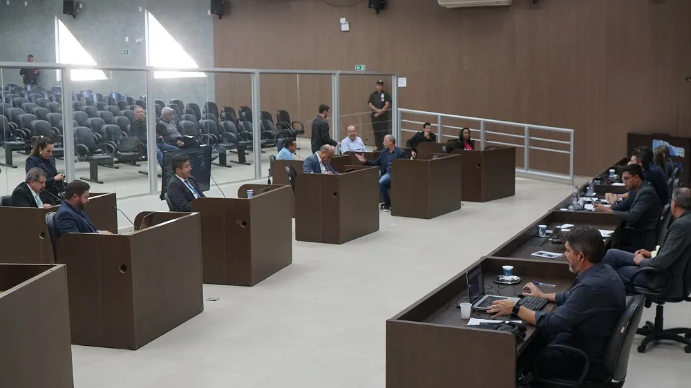 Projetos em Franca avançam com foco em animais, dengue e transformação de escola em centro esportivo