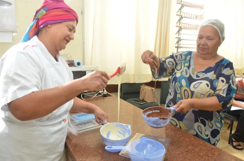 Oficinas ‘Delícias de Chocolate’ ensinam técnicas gratuitas para festas juninas em Franca