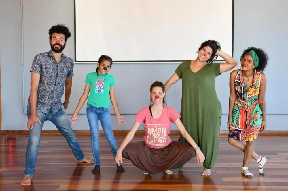Cia ‘Vovó Cachola’ promove espetáculo itinerante e oficinas de palhaço e projetos culturais gratuitos em Franca