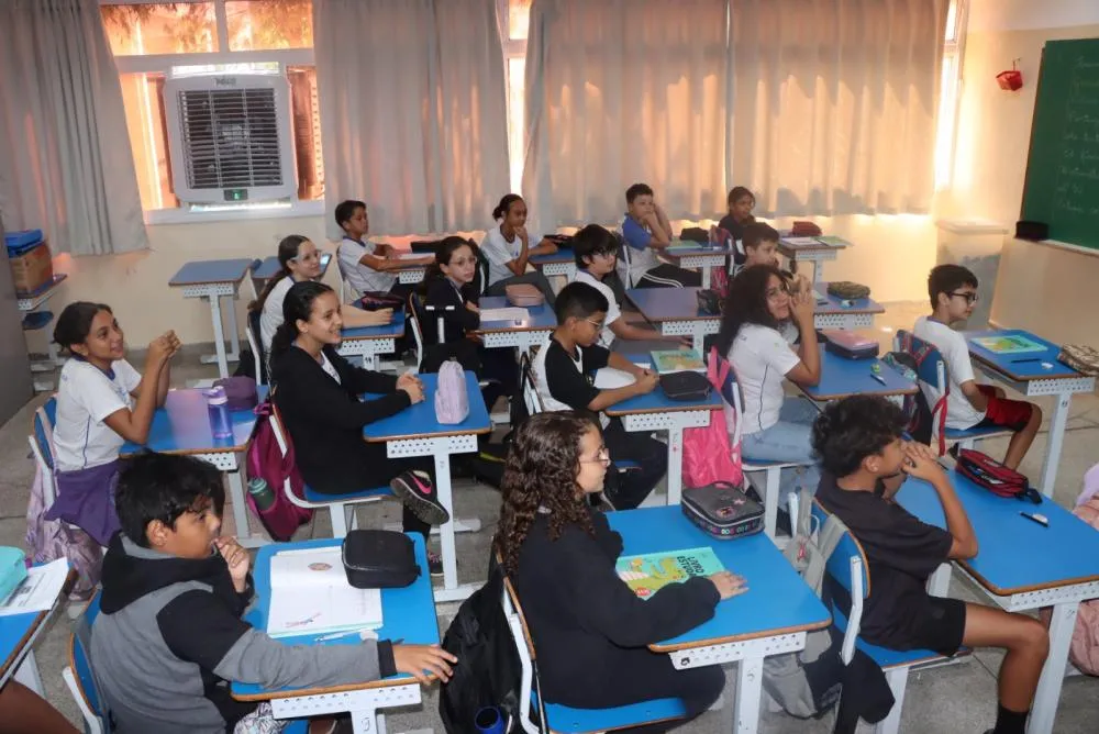 Escolas municipais instalam climatizadores em salas de aula