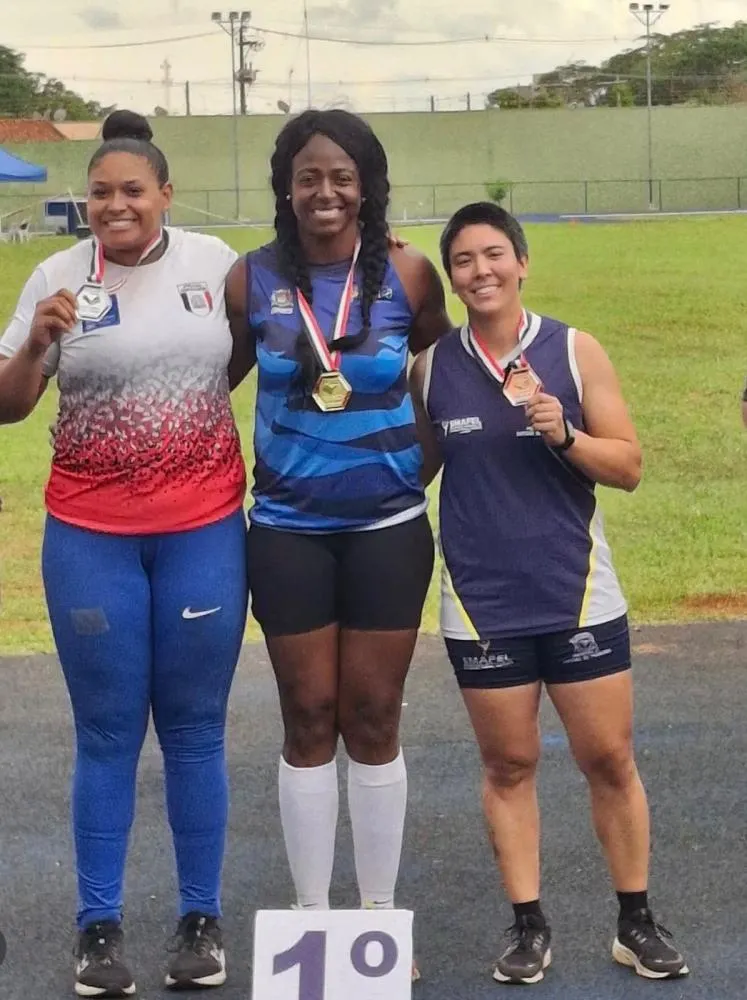 Franca conquista ouro no arremesso de peso nos Jogos Abertos