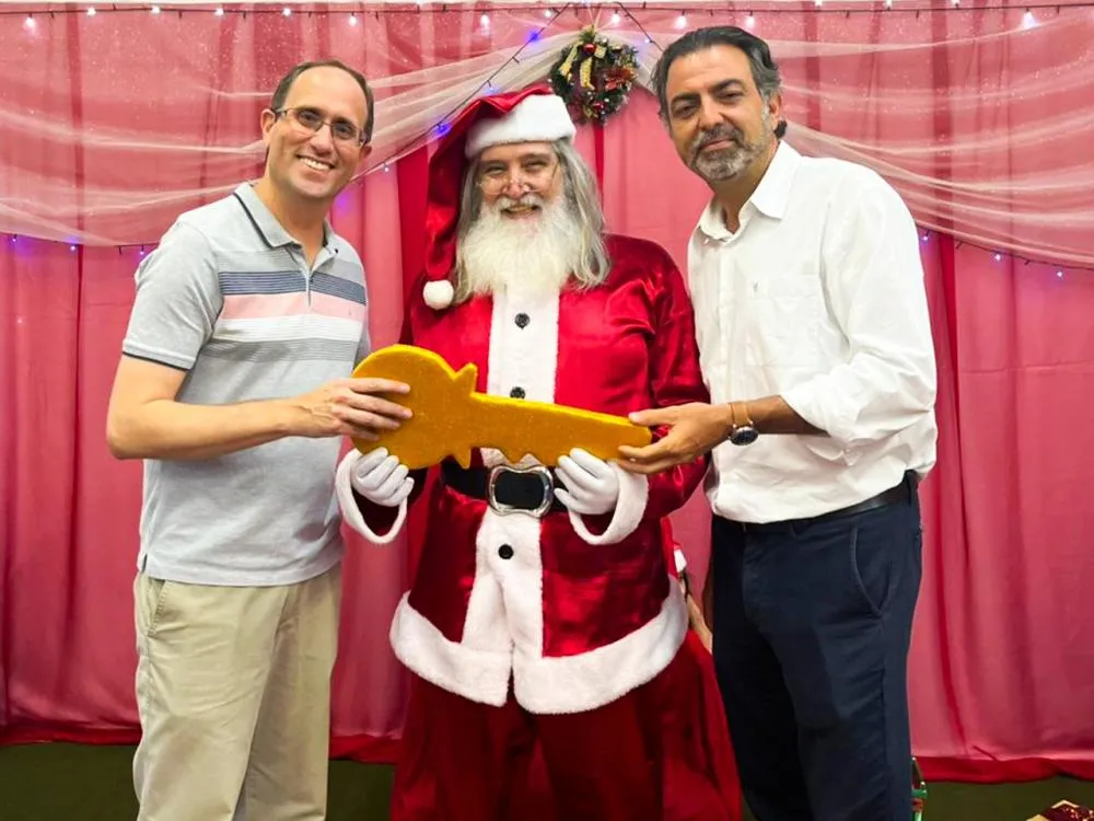 ACIF e Prefeitura de Pedregulho reúnem famílias na chegada do Papai Noel à cidade