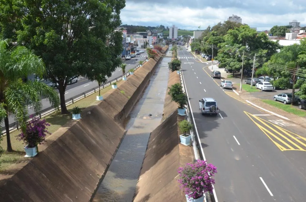 Obras contra enchentes, pavimentação e novas unidades marcam avanços da infraestrutura em 2025