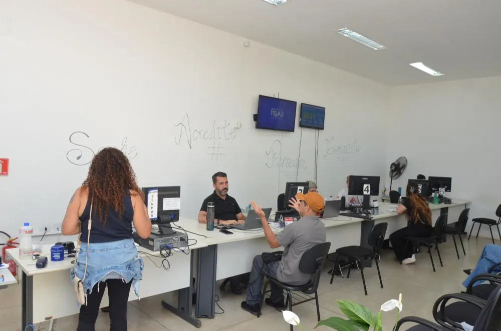 Emprega Franca disponibiliza 128 vagas de trabalho em áreas administrativas e de serviços