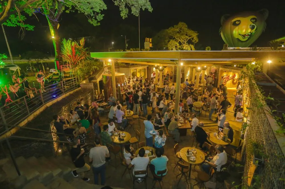 Samba do Urso 6.0 agita a Toca do Urso com open bar e samba ao vivo