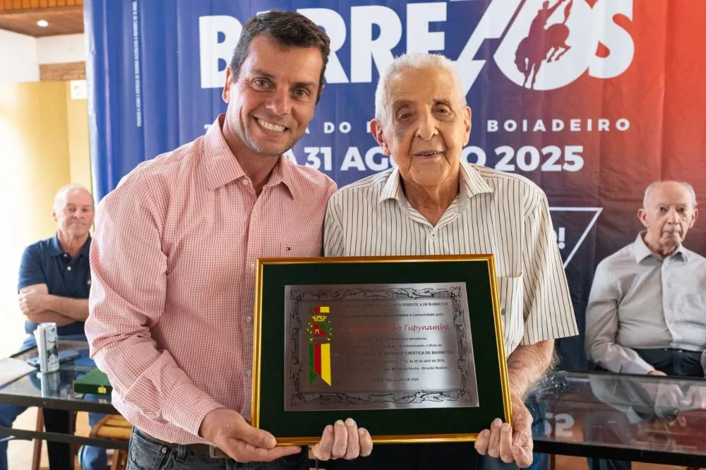 Homenagens e comemoração de 70 anos de fundação marcam Assembleia de Os Independentes