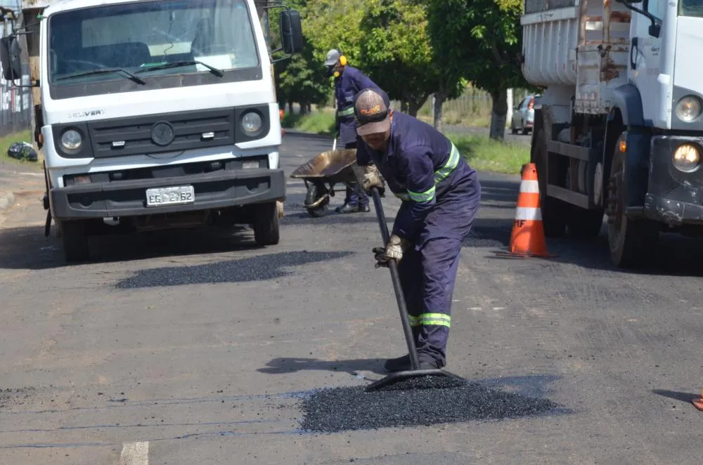 Mais de 30 bairros de Franca recebem serviços de manutenção com remendo asfáltico