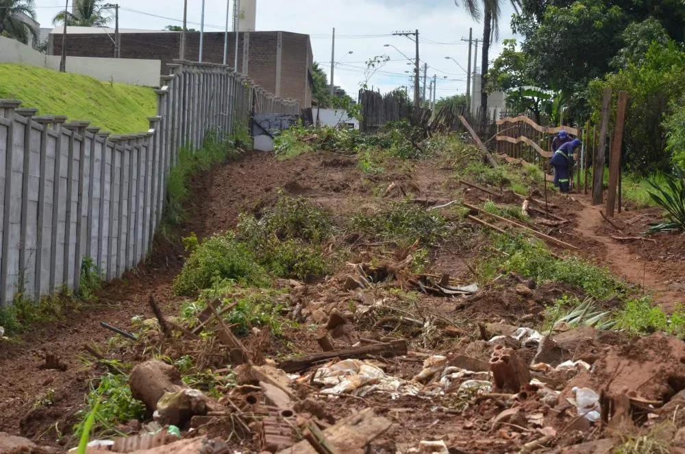 Obras de drenagem avançam no entorno do Hospital Estadual Três Colinas
