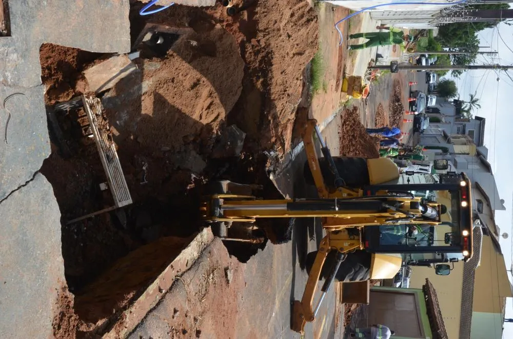 Obras interditam pista da avenida Ismael Alonso y Alonso até sexta-feira