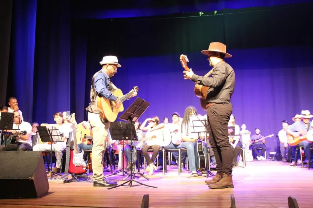 Show Gratuito de Viola e Violão Encanta Franca neste Domingo