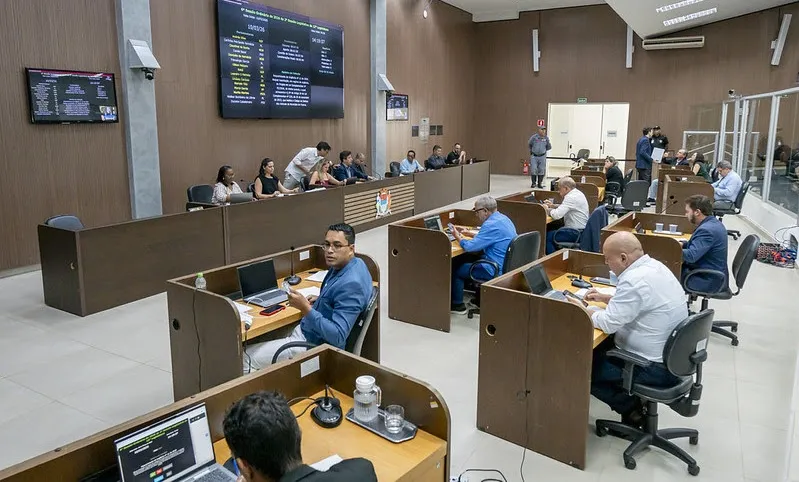 Câmara de Franca aprova programa Pé na Faixa e medidas contra feminicídio