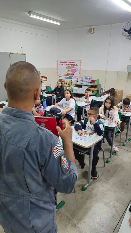 Programa Bombeiro na Escola começa em escolas municipais de Franca para alunos do 4º ano