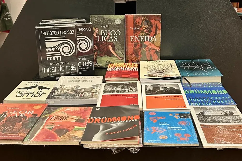No Dia Mundial da Poesia, RibeirãoShopping reúne espaços que aproximam leitores da literatura