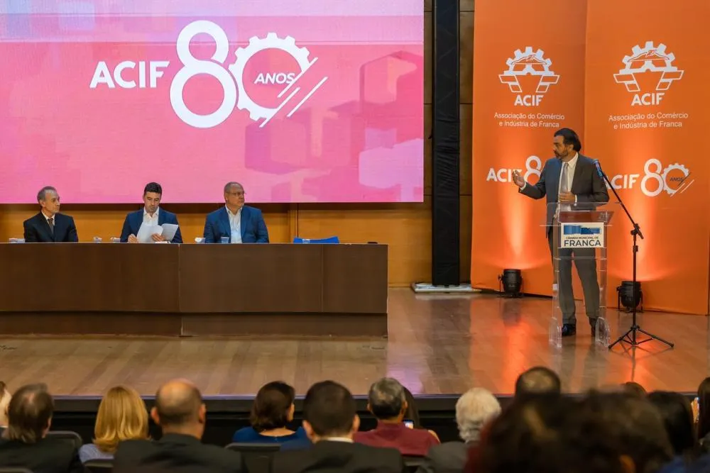 ACIF recebe moção de aplausos em sessão solene da Câmara Municipal, por seus 80 anos