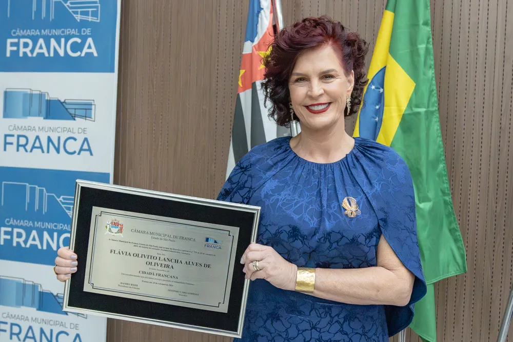 Empresária Flávia Lancha recebe título de cidadã francana em sessão solene na Câmara