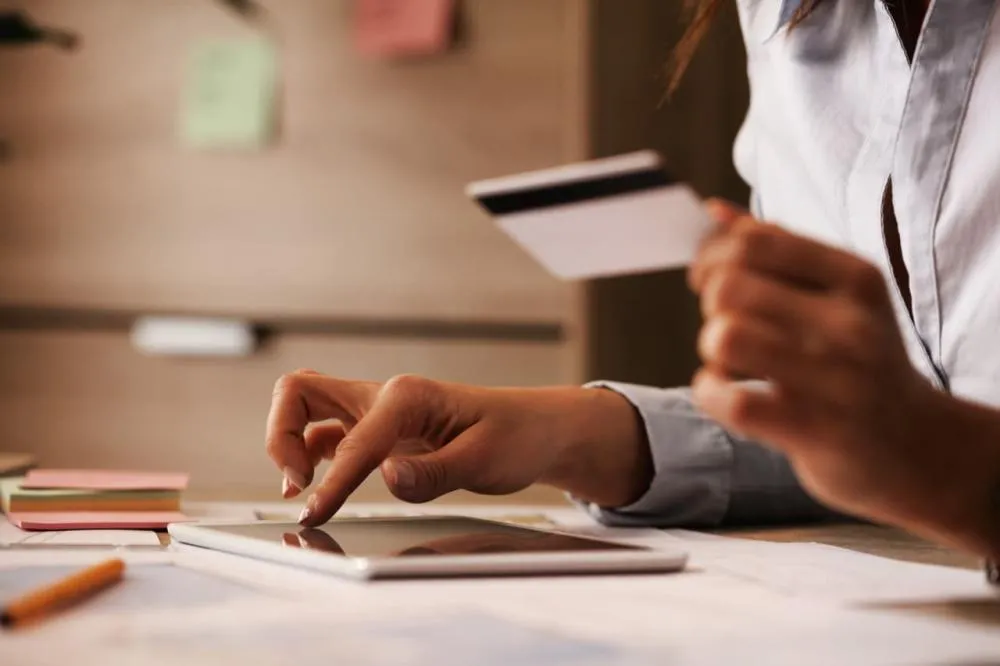 Cartão de crédito lidera dívidas na região de Ribeirão Preto e concentra inadimplência entre 25 e 44 anos