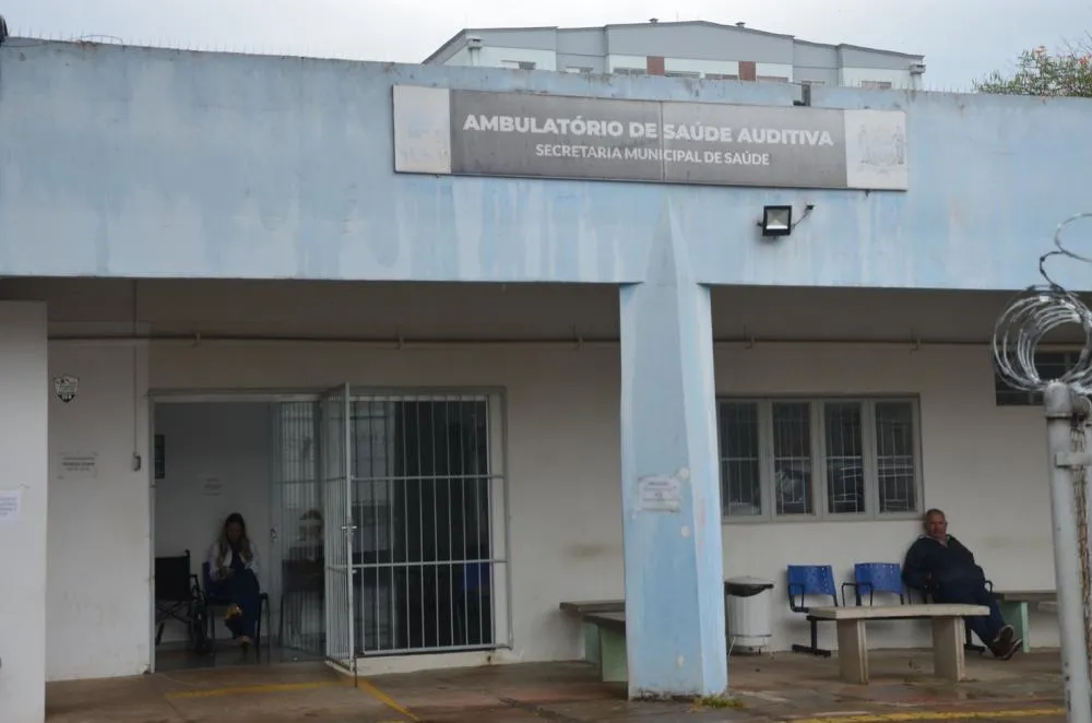 Saúde entrega mais de 11 mil aparelhos auditivos gratuitos entre 2021 e 2025