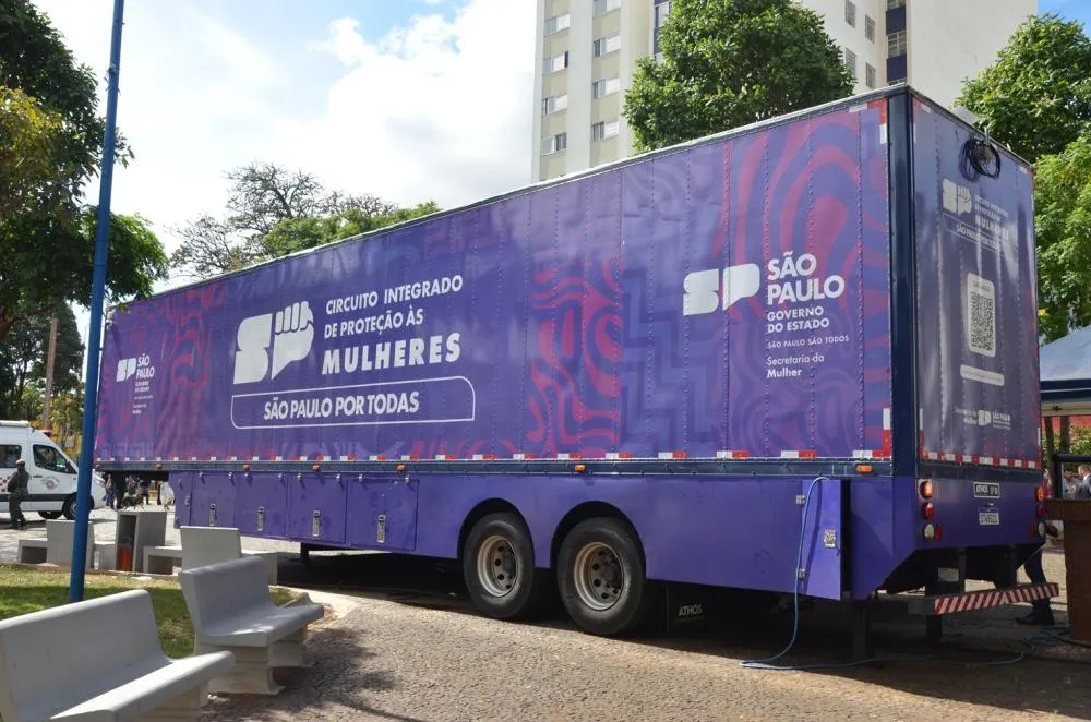 Franca recebe carreta com serviços integrados de combate à violência contra a mulher