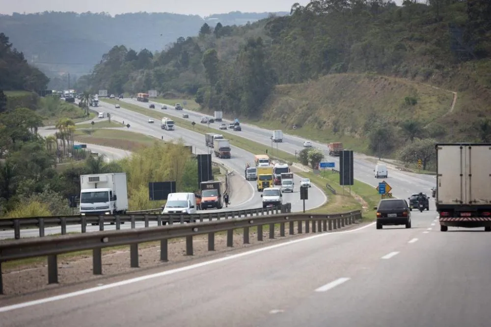 Mais de 3,8 milhões veículos devem passar pelas rodovias concedidas de SP durante o Ano Novo