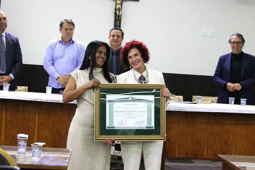 Flávia Lancha recebe título de cidadã batataense em emocionante sessão solene na Câmara Municipal