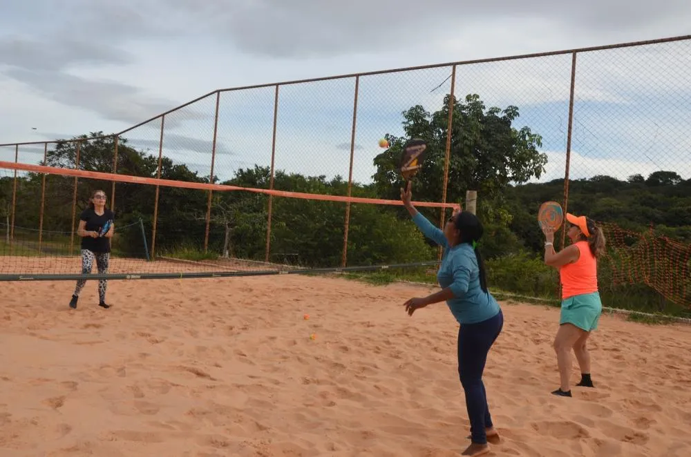 Festival de Beach Tennis reúne alunos do projeto esportivo neste sábado no Parque dos Trabalhadores