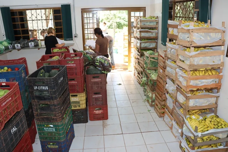 Escola da Vila Chico Júlio recebe Ação Comunitária com serviços e troca de recicláveis por alimentos