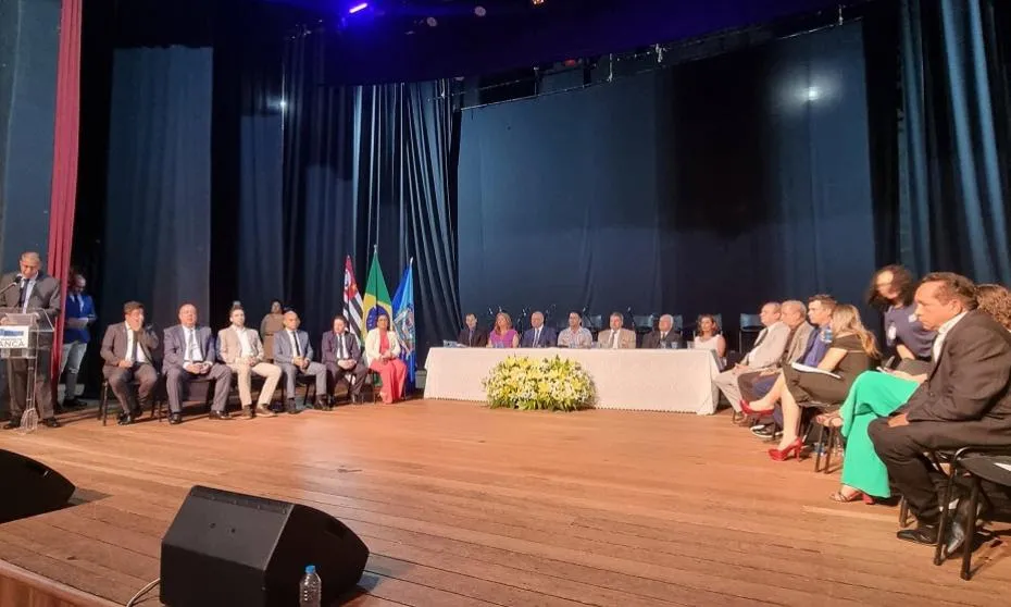 Prefeito, vice e vereadores tomam posse em Franca 