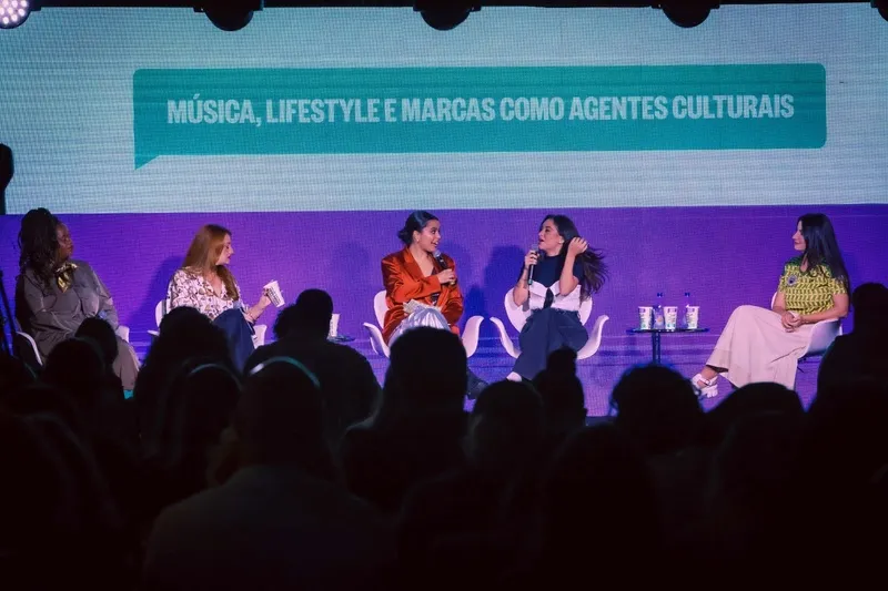 Encontro reúne especialistas para conversar sobre música, moda, comportamento e cultura brasileira (Crédito: Rafael Cautella)