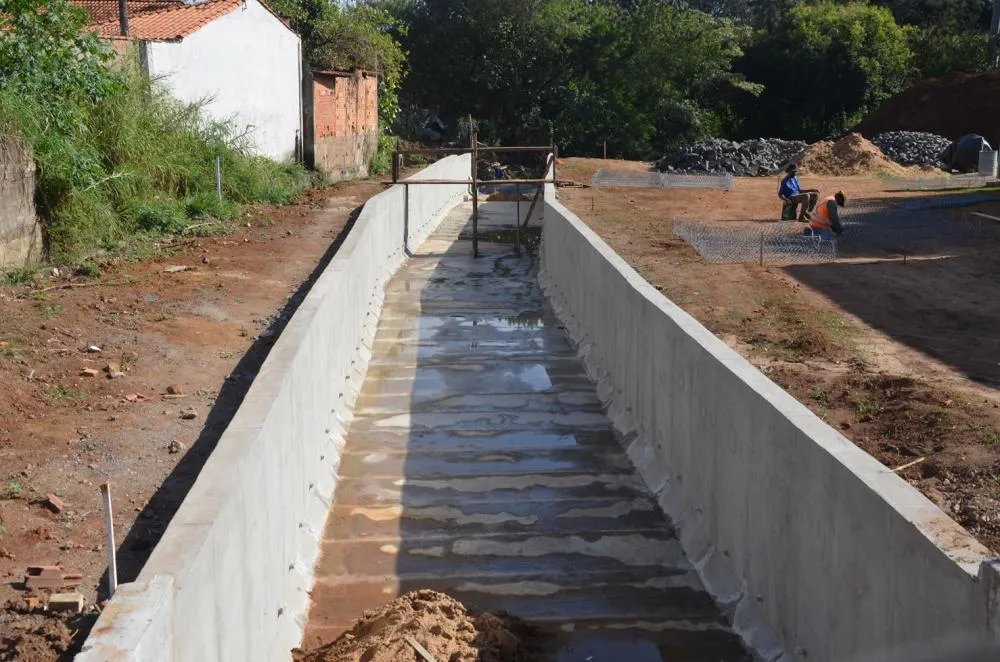 Obras no córrego do Palmeiras avançam e entram em nova etapa do pacote antienchentes em Franca