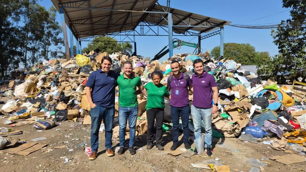 Sebrae-SP visita Cooperfran e discute ações para fortalecer reciclagem em Franca